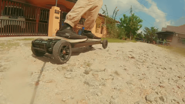 Meepo Hurricane on sand and rock